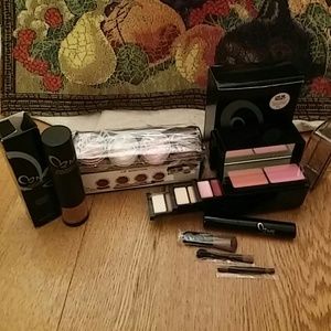 **BRAND NEW**Makeover Essentials Makeup