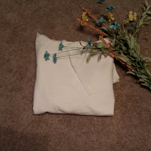 WHITE SWEATSHIRT TOP