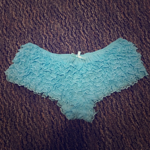 NEW! Stretchable booty shorts in light blue