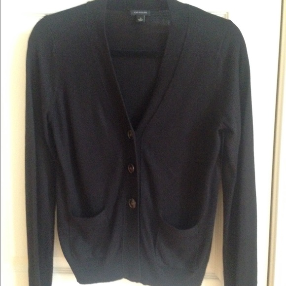 ANN TAYLOR 3-BUTTON CARDIGAN
