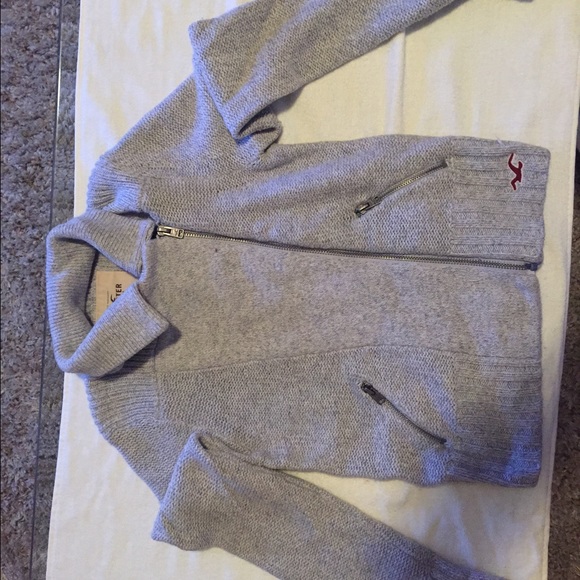 Hollister S size sweater