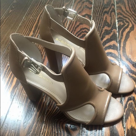 BCBG high heels NEVER worn! REDUCED - Picture 2 of 4