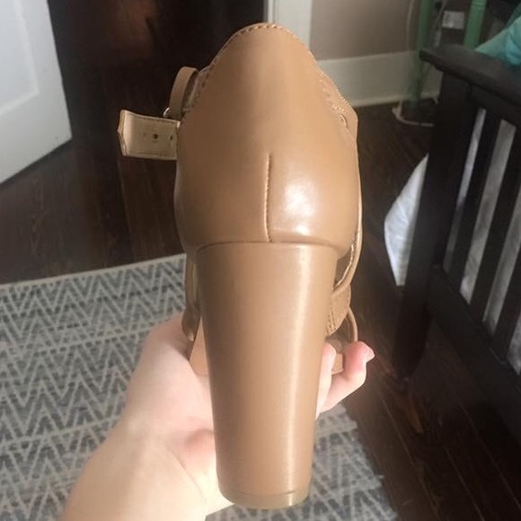 BCBG high heels NEVER worn! REDUCED - Picture 4 of 4