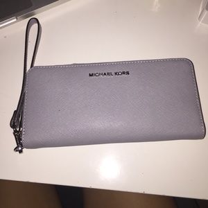 Michael kors wristlet brand new authentic