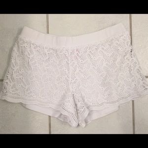 NWOT Lilly Pulitzer White Lace Shorts Small💕