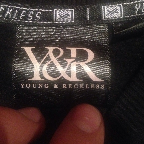 sweater - Picture 3 of 4