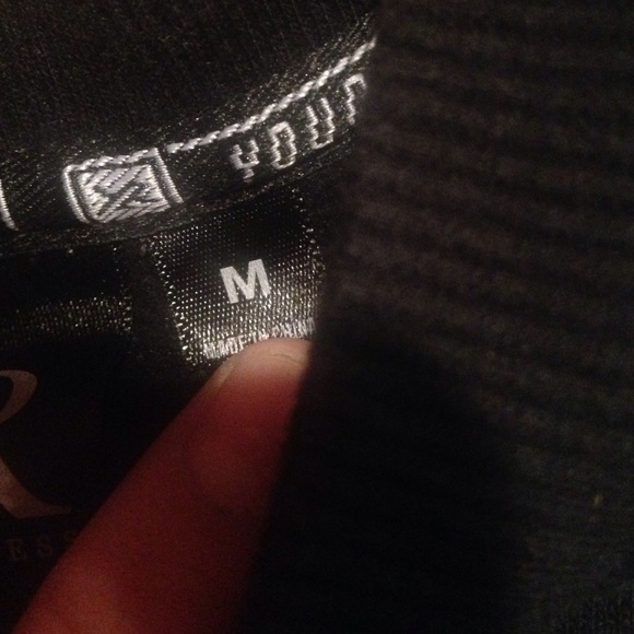 sweater - Picture 4 of 4