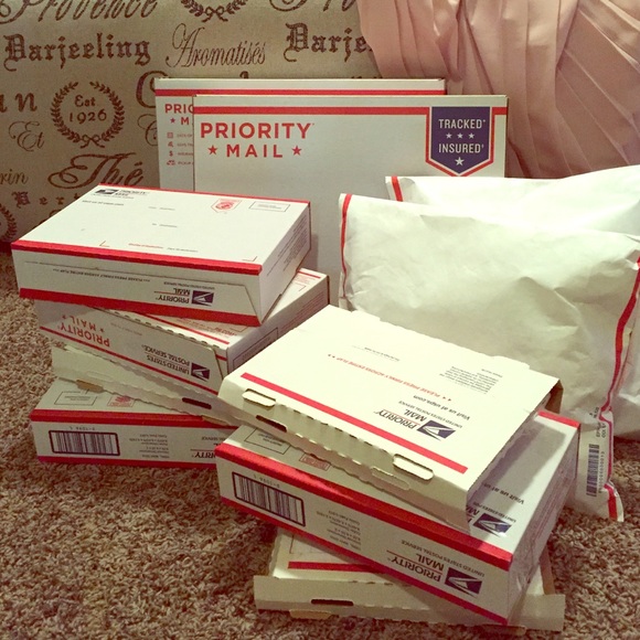 Mails out! We ship maternity out almost daily😘