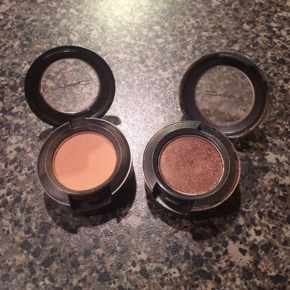 BUNDLE!! MAC Eye shadows!!