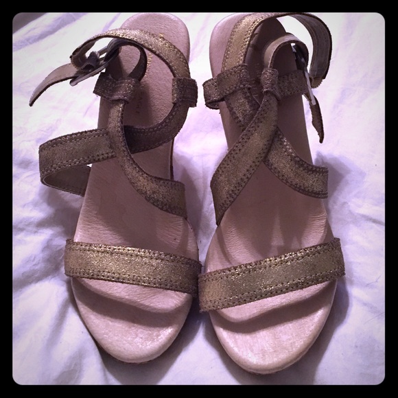 American eagle gold cork bottom heals. Worn once.