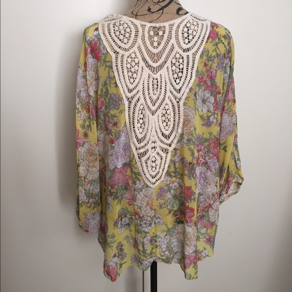 ❗️SOLD❗️Yellow Flower Blouse - Picture 3 of 4