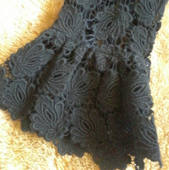 Handmade black lace shrug - Picture 2 of 3
