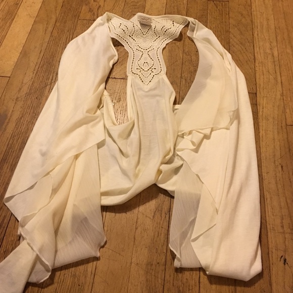 A sleevless cardigan