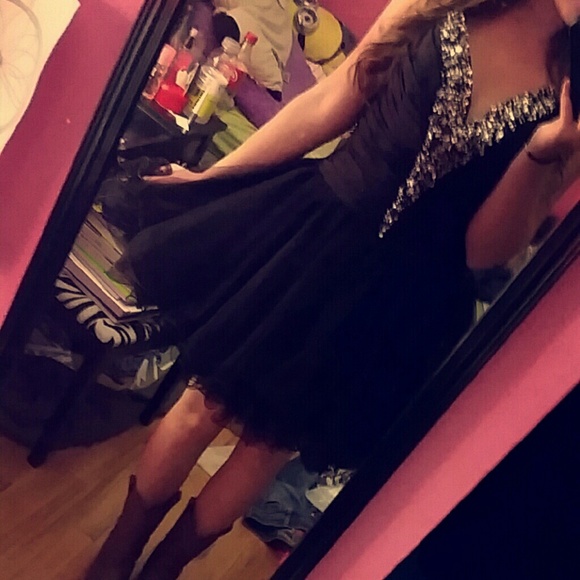 Black dress - Picture 2 of 4