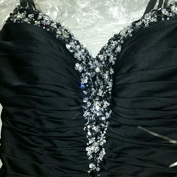 Black dress - Picture 3 of 4