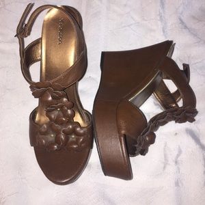 Brown flower wedges
