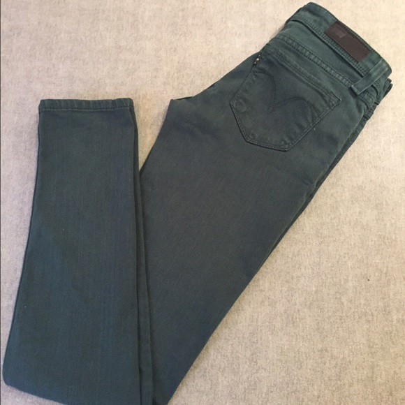 Hunter green Levi's size 25
