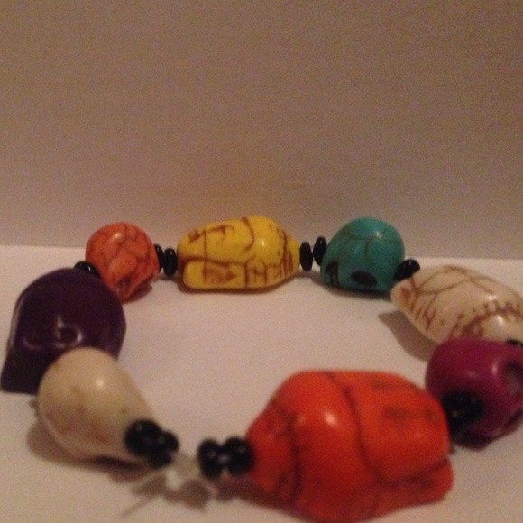 Colorful charmed bracelet - Picture 2 of 2