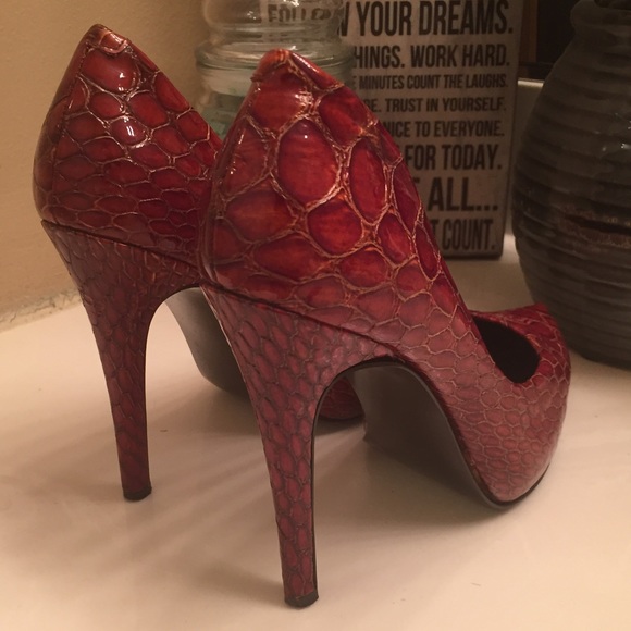 Jessica Simpson Snakeskin Pumps
