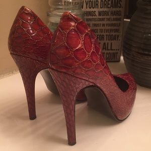 Jessica Simpson Snakeskin Pumps