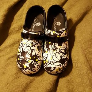 Nursing shoes
