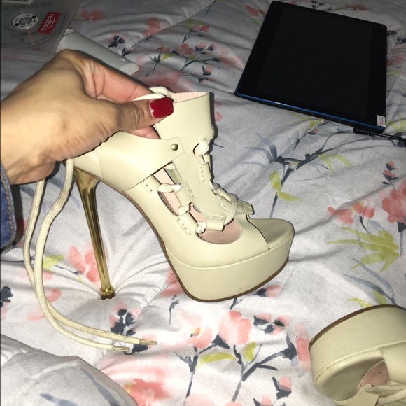 Versace Stilleto - Picture 2 of 4