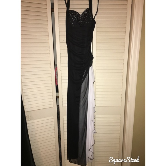 Prom dress - Picture 2 of 4