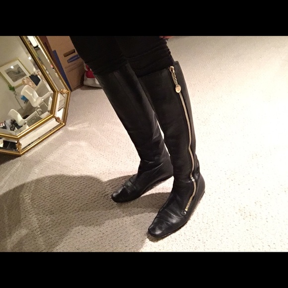 💕💎Showstopper Gucci Boots with Gold Lining 👑😍