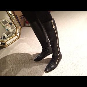 💕💎Showstopper Gucci Boots with Gold Lining 👑😍