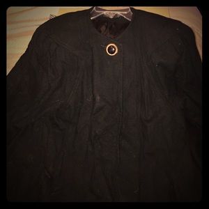 A black coat that comes up to the knees.