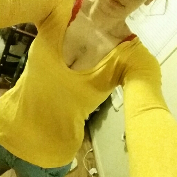 Gold-yellow tee, - Picture 2 of 2