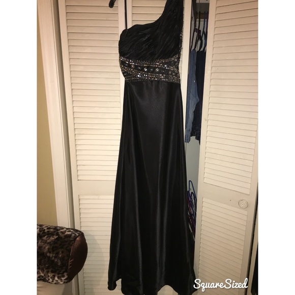 Prom dress - Picture 2 of 4