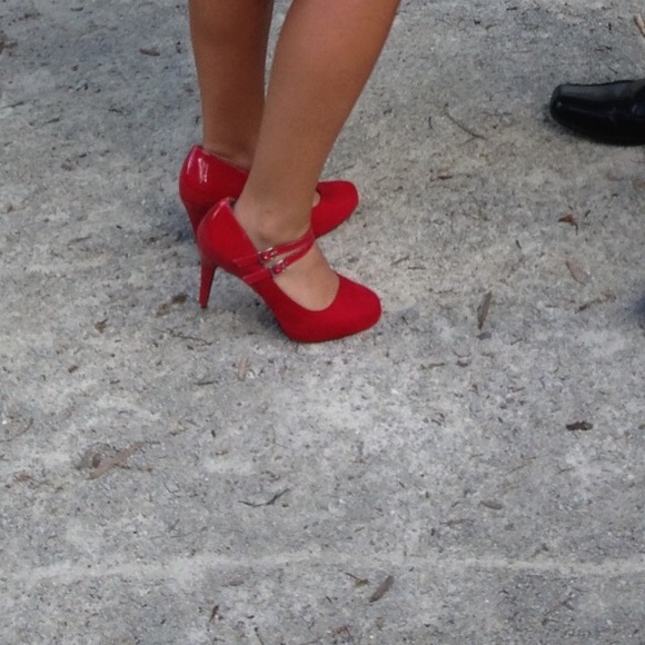 Heels - Picture 3 of 3