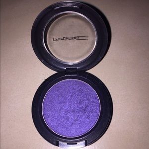 MAC limited edition eyeshadow in Noir Plum