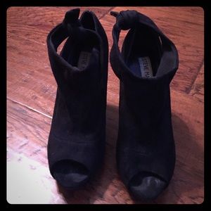 Steve Madden black suede tie back heels