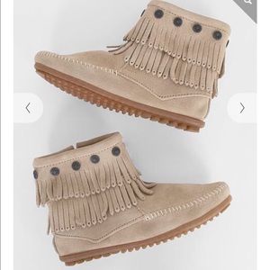 Minnetonka moccasin boots