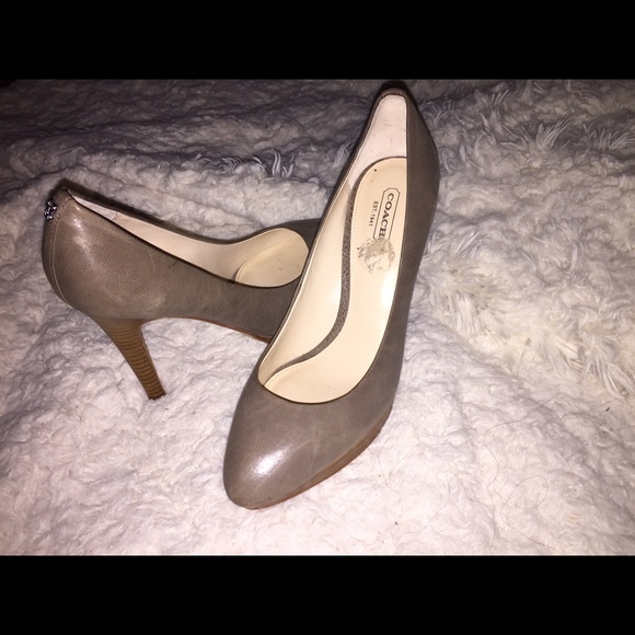 Coach leather pumps