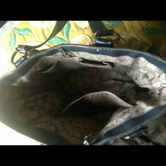 Authentic legacy coach purse - Picture 3 of 4