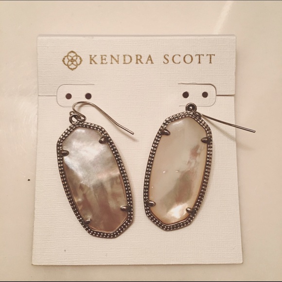 ✅SOLD✅ Kendra Scott Silver Emmy Earrings - Picture 2 of 2