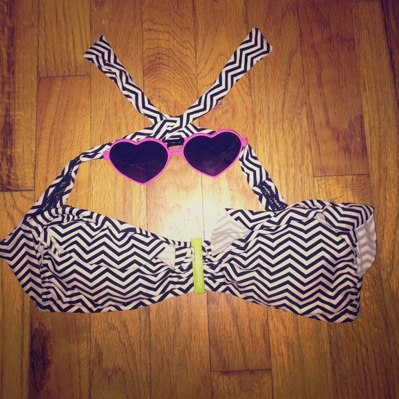 NWOT black & white striped ruffle bandeau swim top - Picture 1 of 3