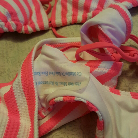 Bathing suit - Picture 3 of 3