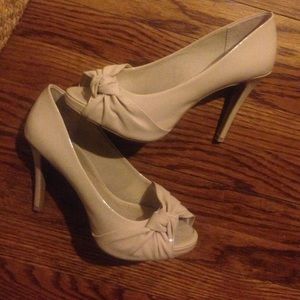 Peep toe heel