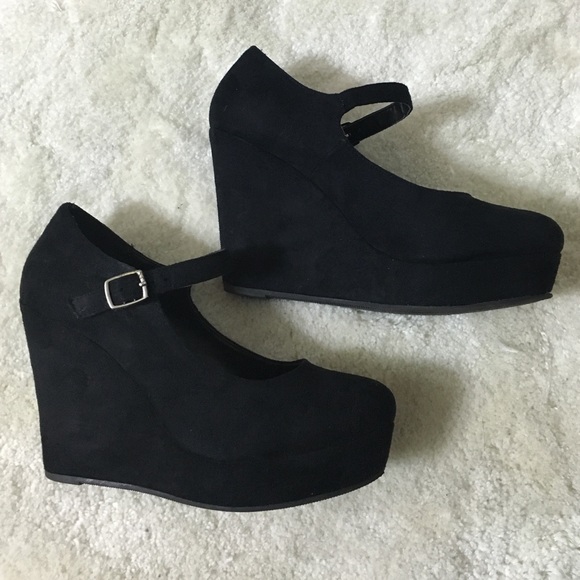 Adorable Mary Jane wedges!