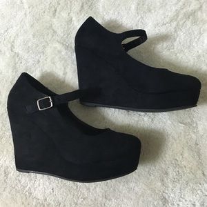 Adorable Mary Jane wedges!