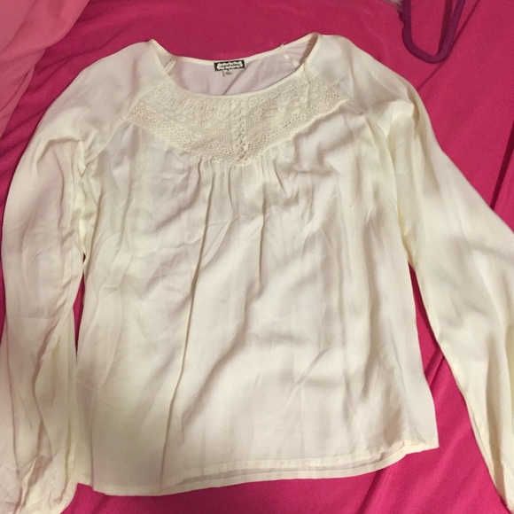 Creme long sleeve, light weight top, never worn!!