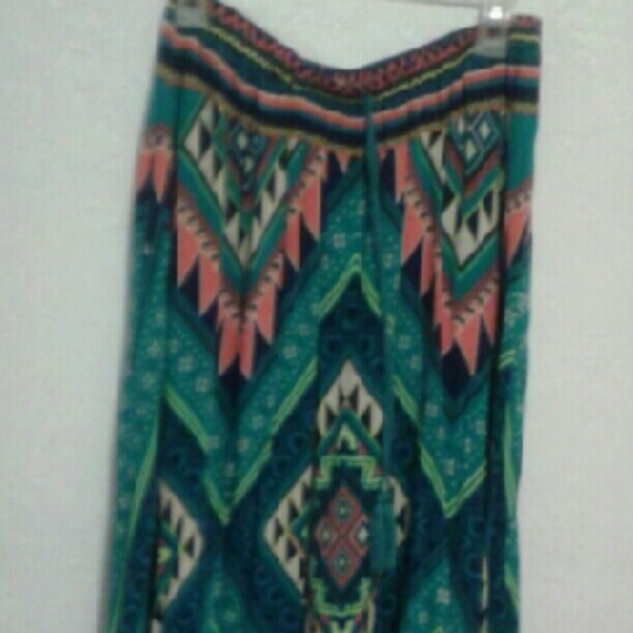 SALE..SALE..BEAUTIFUL PRINT skirt.