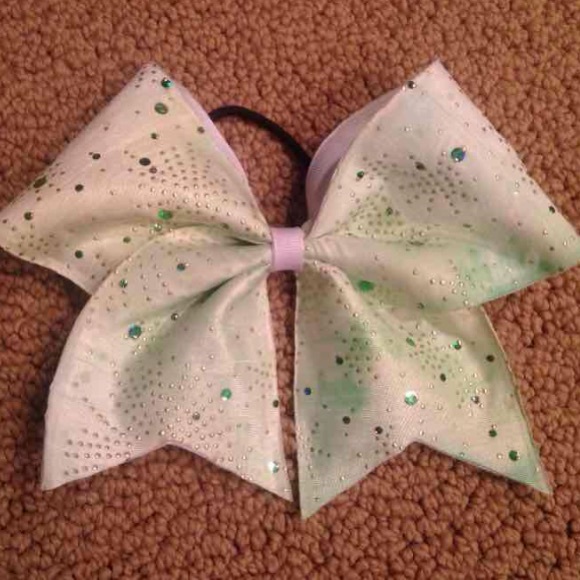 Light green cheer bow