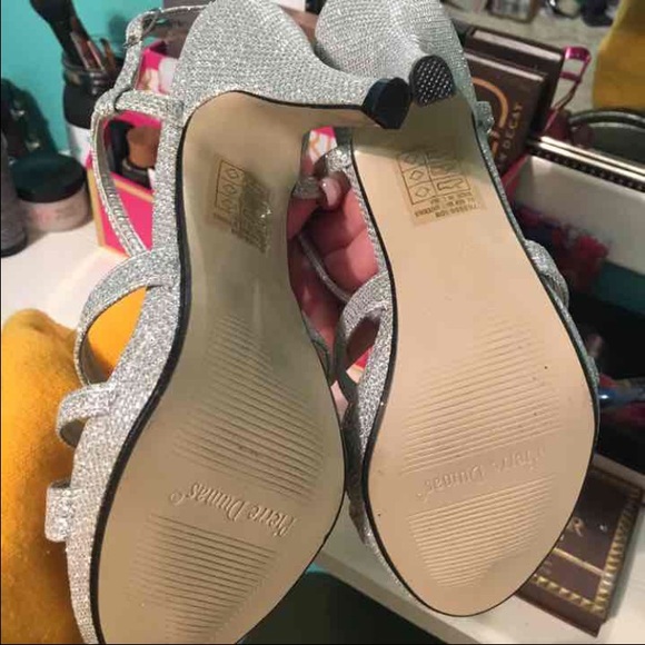 Silver heels - Picture 2 of 2