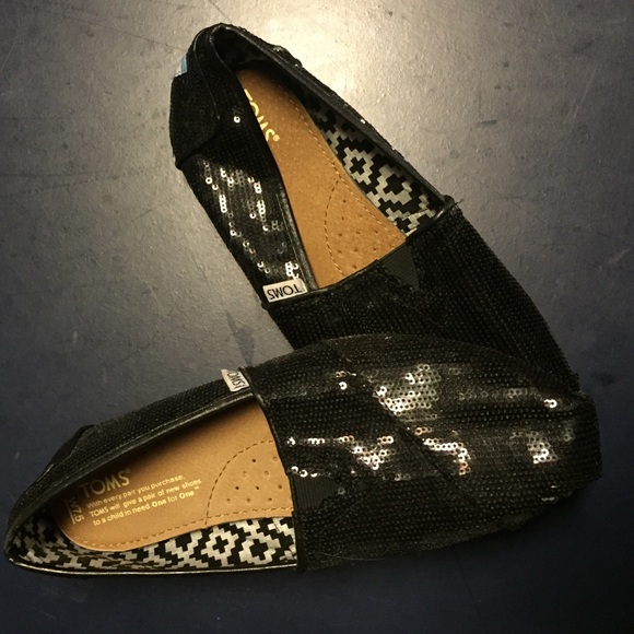 Black sequenced Toms