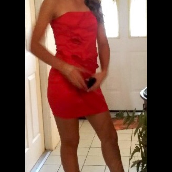 Very cute, red formal dress.